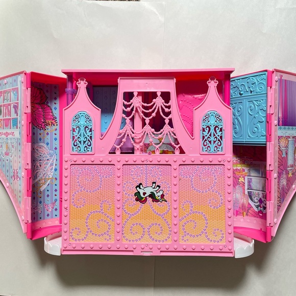 RARE Vintage Barbie house Fairy Princess Folding, Castle, Sold AS IS - Picture 7 of 10